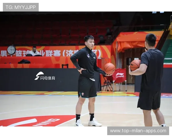 山东高速男篮新赛季外线变革，三分球战术震撼出击