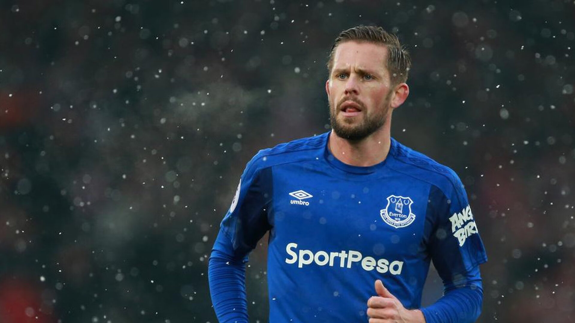 特斯·冯·迪克:领导南非队中场的攻防转换,调度球场节奏,冯 斯特拉客